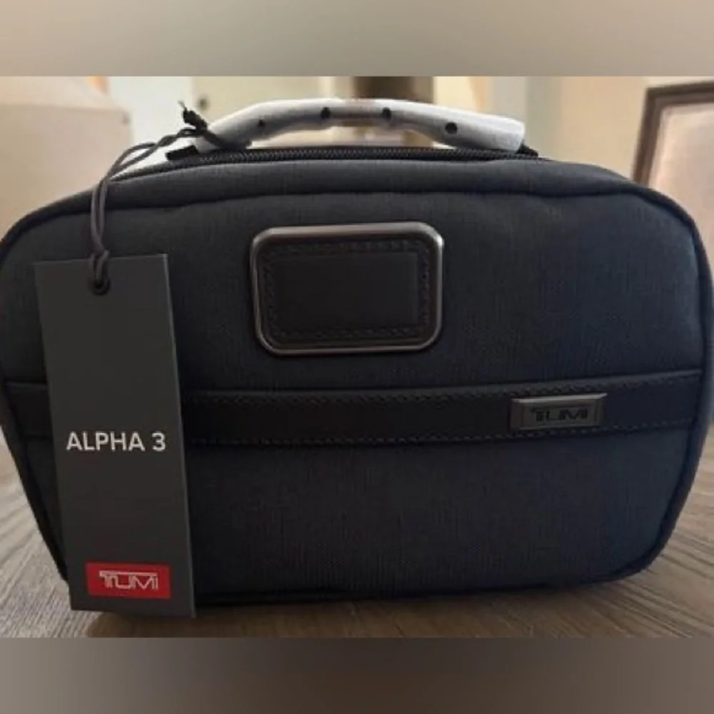Tumi Alpha 3 split travel kit - Picture 2 of 4